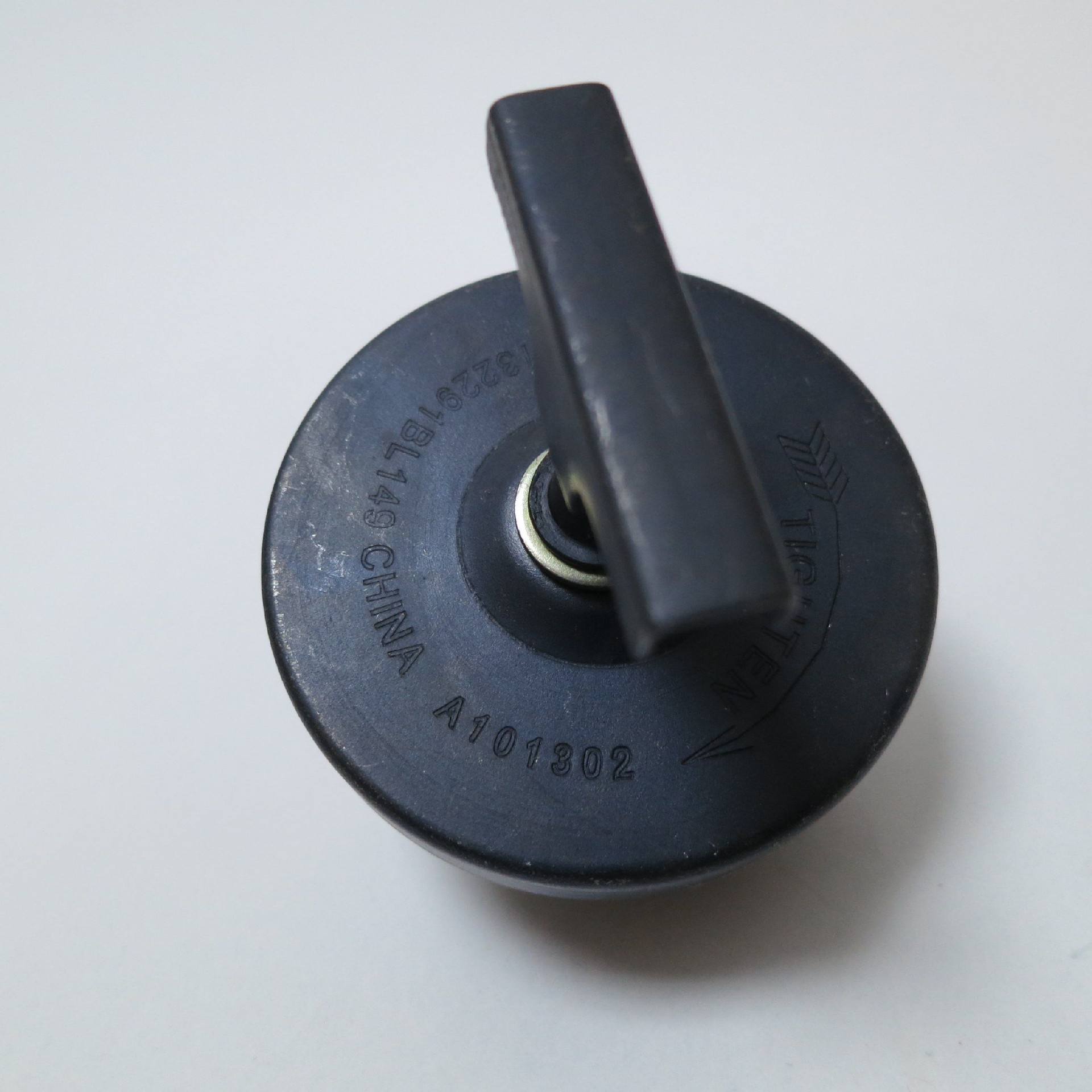 High Quality OEM Oil Filler Cap 101302 for Diesel Engine Spare Parts and Construction Machinery	