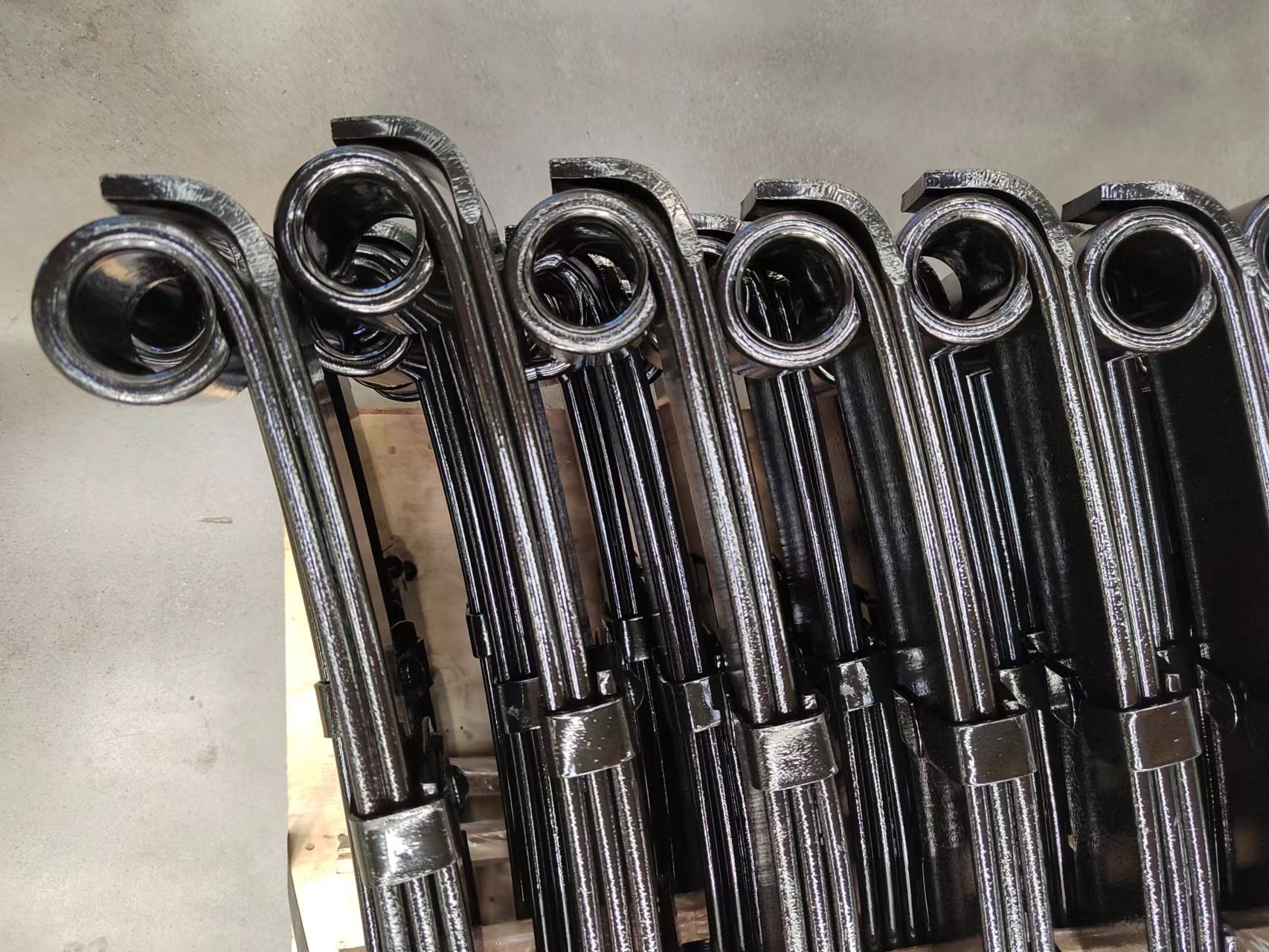 Japan Light Duty Truck Leaf Spring Suspension for Leaf Spring Assembly MK383731 MK383732 Front Leaf Spring Assembly